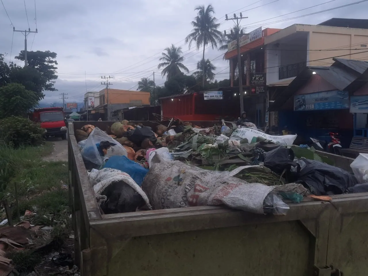 Sampah Menumpuk Bau Busuk Di Panyabungan