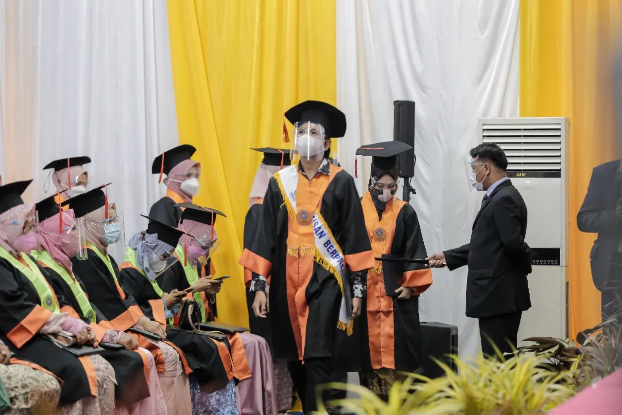 Terapkan Prokes, Wisudawan UMSU Tak Didampingi Orangtua