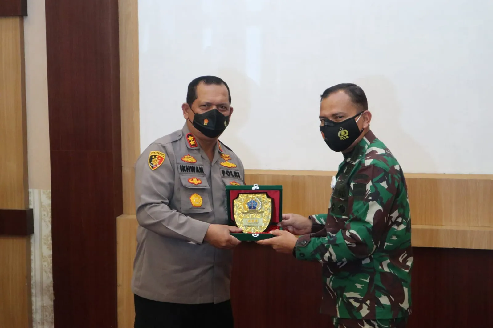 Kapolres Batubara Terima Cendramata Danrem 022/PT