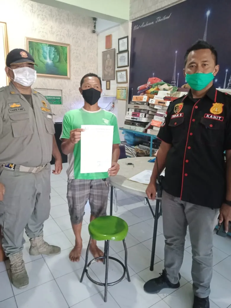 Polsek Medan Baru Bersama Petugas PPKM Beri Surat Teguran