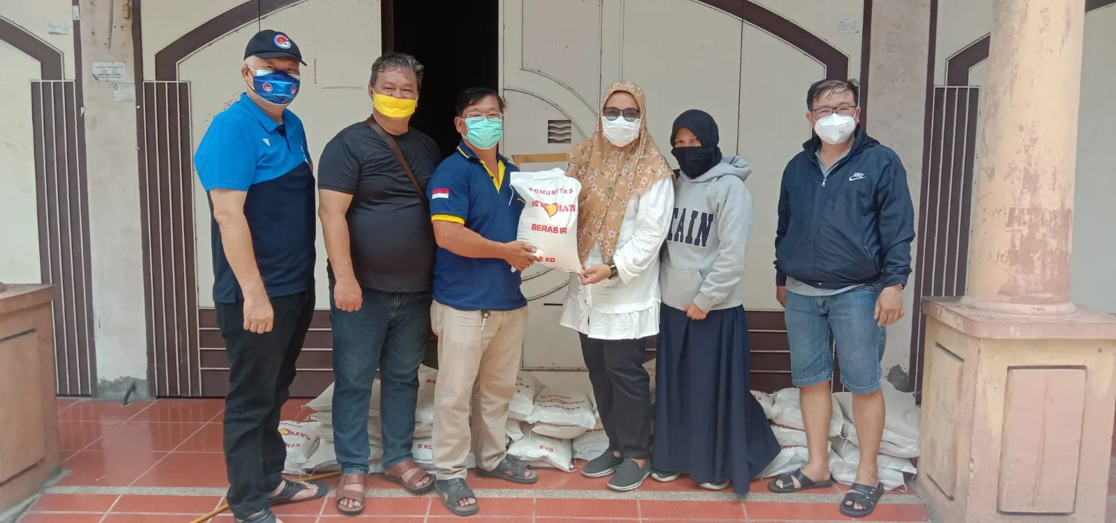 Komunitas SATU HATI Salurkan 1.200 Nasi Bungkus