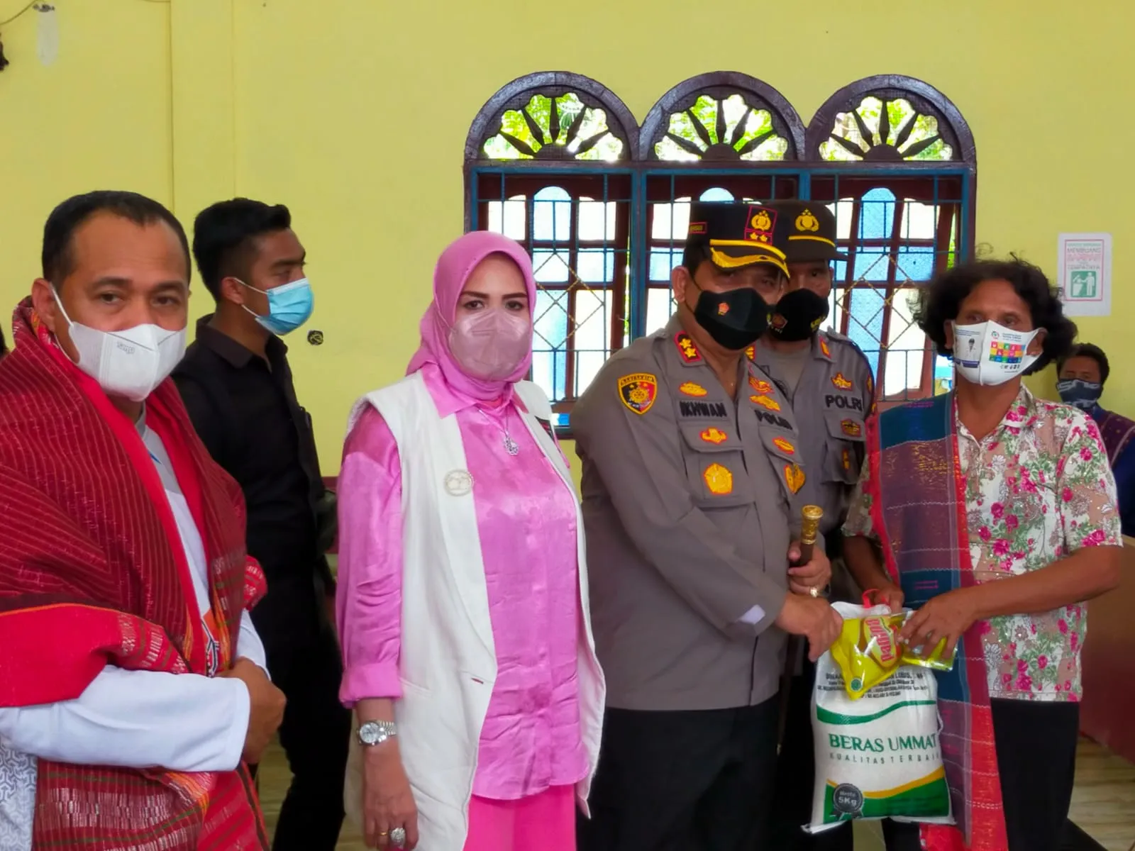 Kapolres Dan Bupati Batubara Serahkan 90 Paket Bansos 7 Gereja