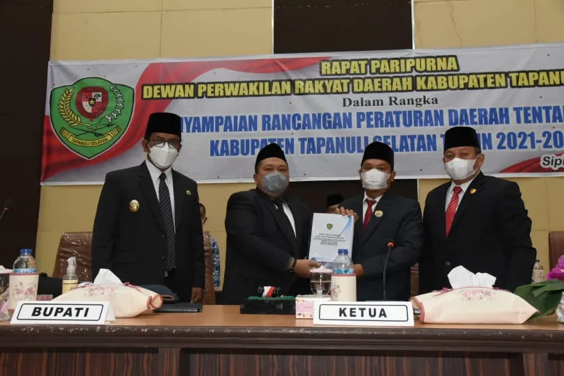 Bupati Tapsel Sampaikan Ranperda RPJMD 2021-2026