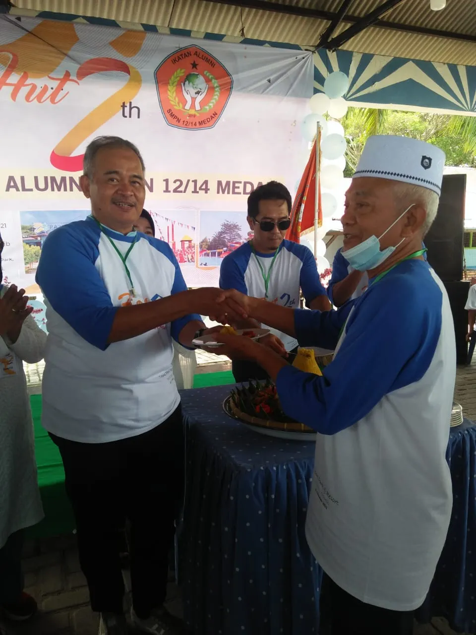 HUT Ke 2 IKA SMP Negeri 12/14 Medan Meriah, Sumbang 4 Unit Kipas Angin Untuk Almamater