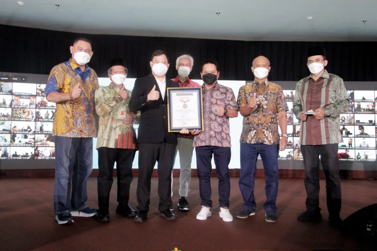 BSI Raih Rekor Muri, Potong 1.300 Nasi Tumpemg se-Indonesia