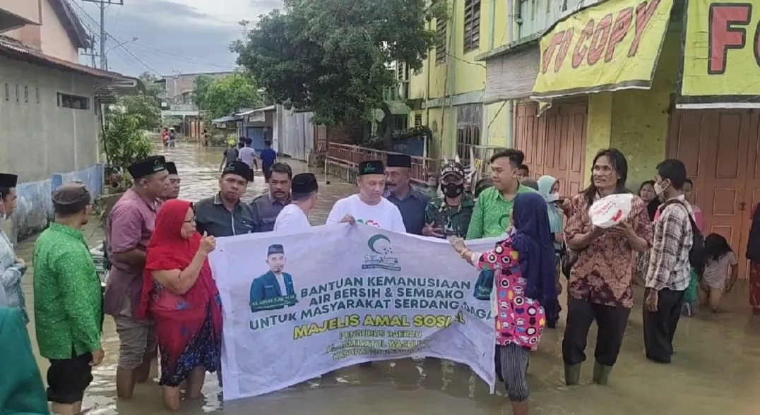 PD Al-Washliyah Batubara Bantu Korban Banjir Sergai