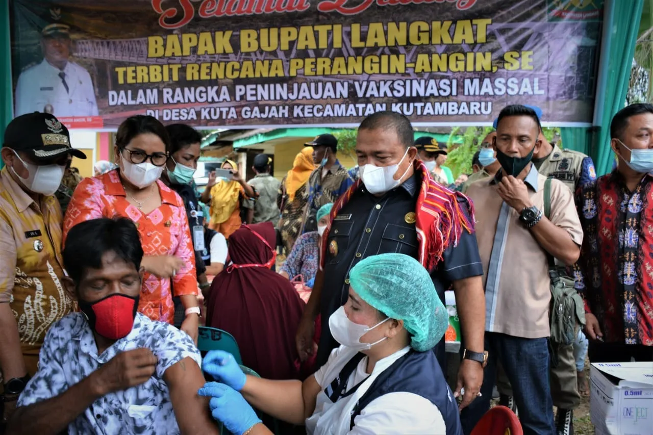 Bupati Langkat Terima Jembatan Sei Wampu Sekaligus  Tinjau Vaksinasi Di  Kutambaru