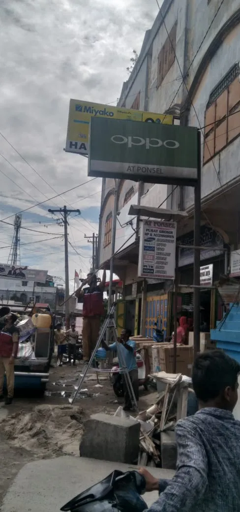 BPPRD Batubara Bongkar Papan Reklame Tidak Bayar Pajak
