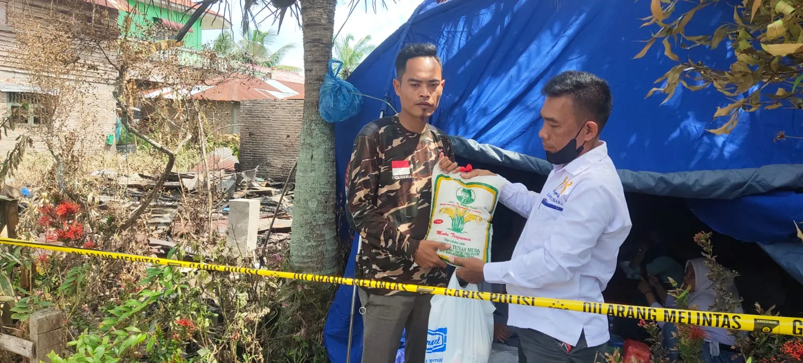 Kadin Batubara Bantu Dirikan Rumah Korban Kebakaran