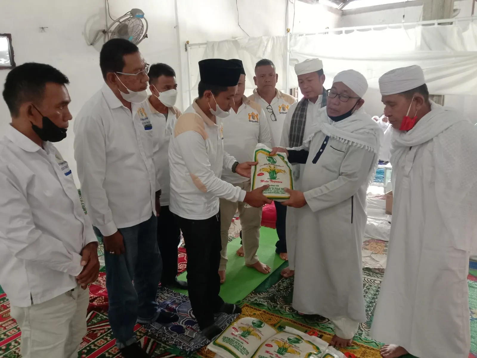 Kadin Batubara Berbagi Baksos Dirumah Suluk Thoriqot Naqsabandiyah Jabal Lubis