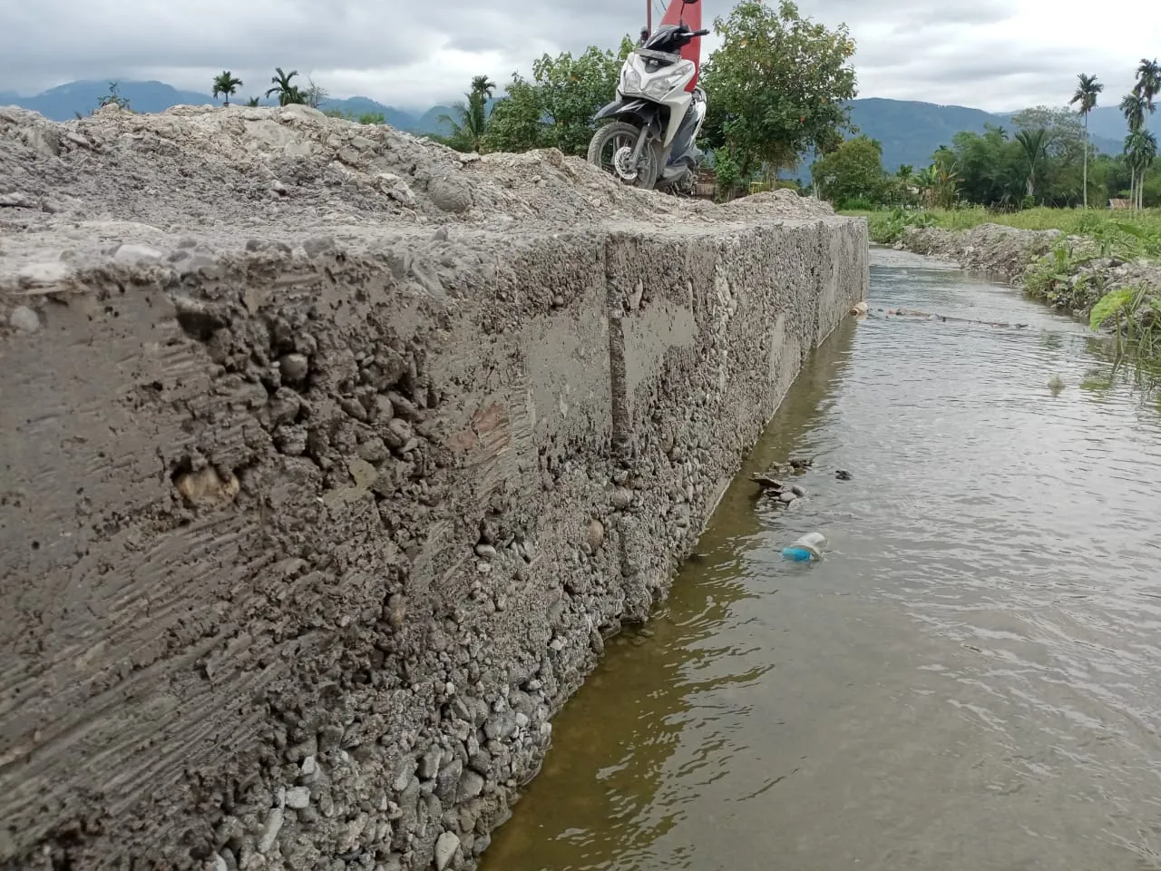 Diduga Asal Jadi, Pembangunan TPT Lawe Sagu - Kandang Mbelang
