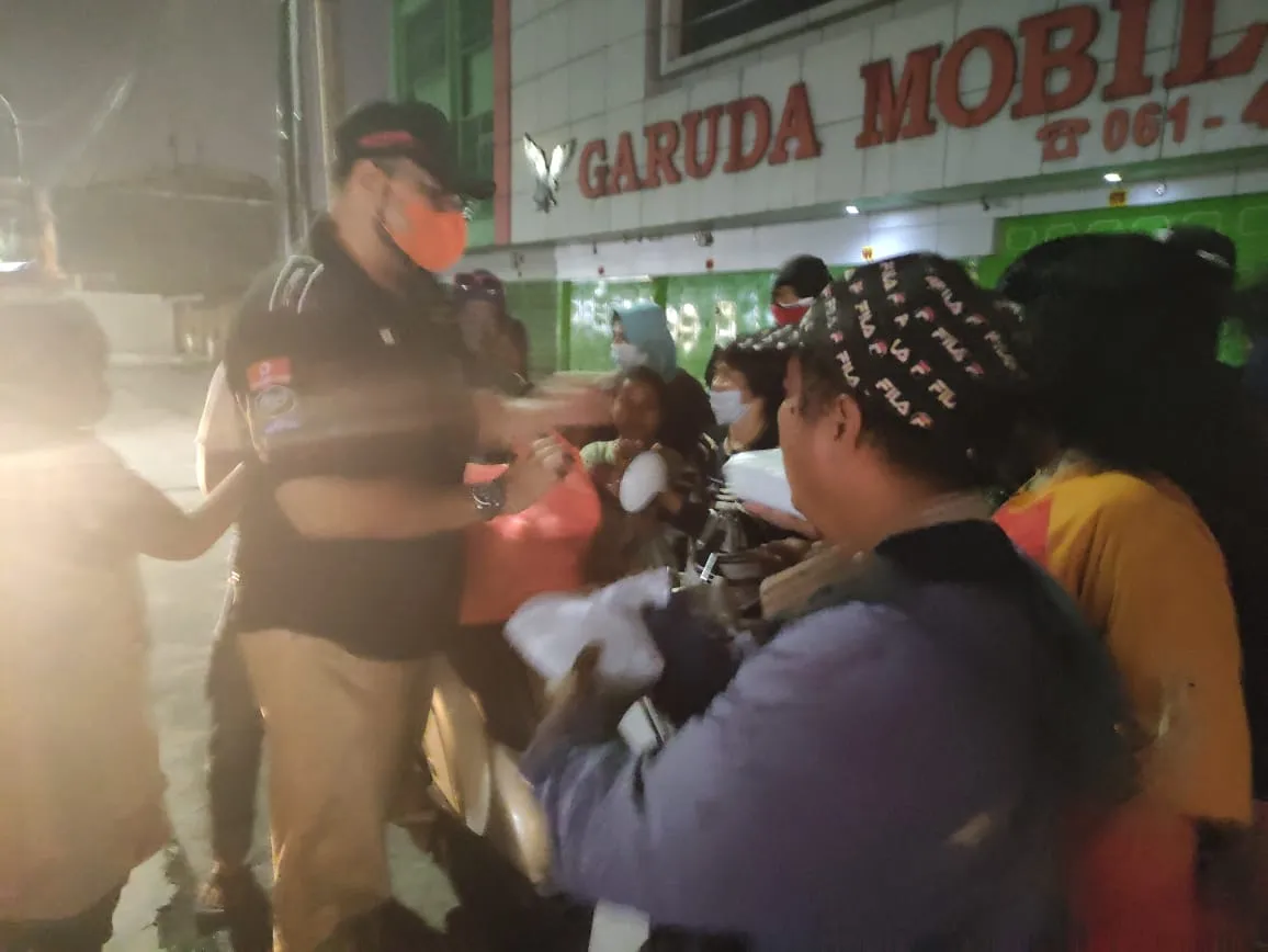 IWPMB Bagikan 100 Nasi Kotak Kepada Tuna Wisma