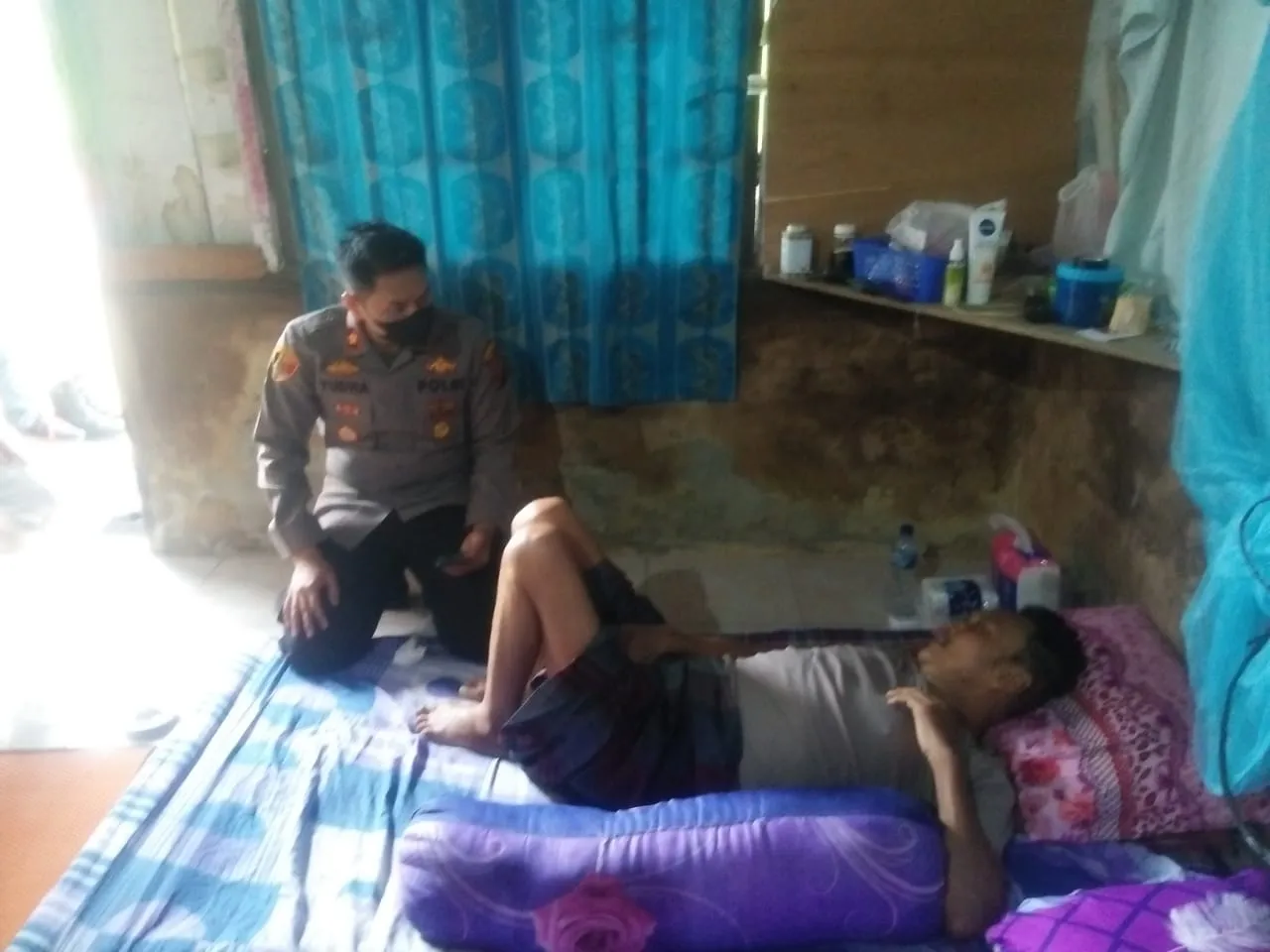 Kapolsek Sunggal Kunjungi  Personil Sakit 