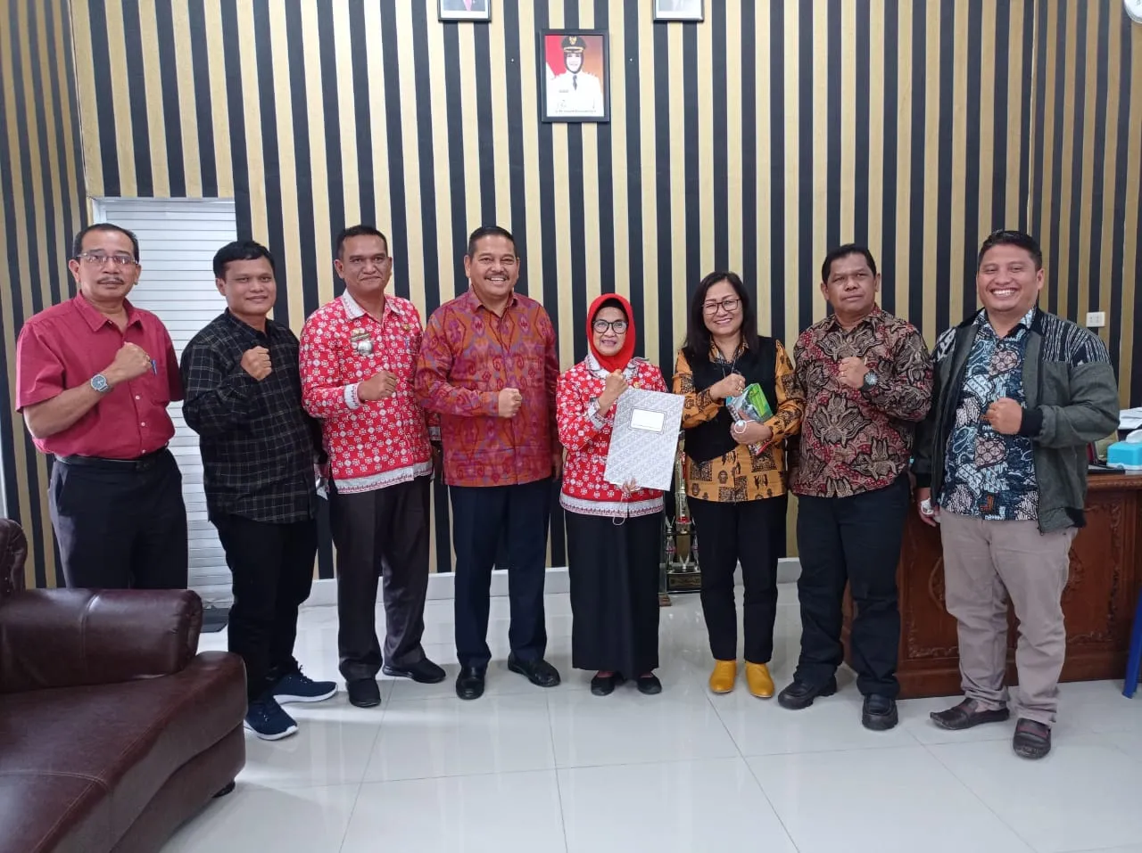 Bangga, Plt Wali Kota Pematang Siantar Kerap Berbusana Adat Simalungun