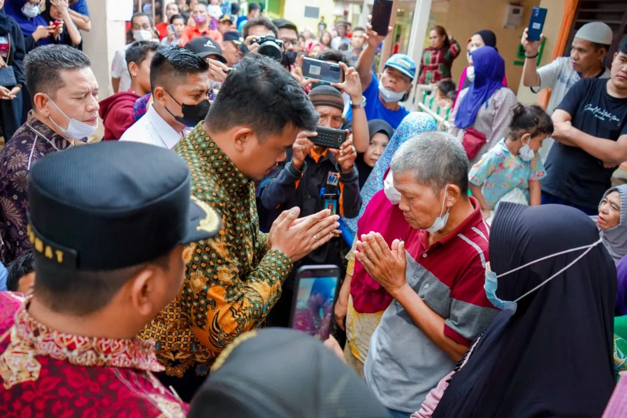 Bobby Tinjau Korban Kebakaran Menyebabkan 4 Orang Meninggal Di Belawan