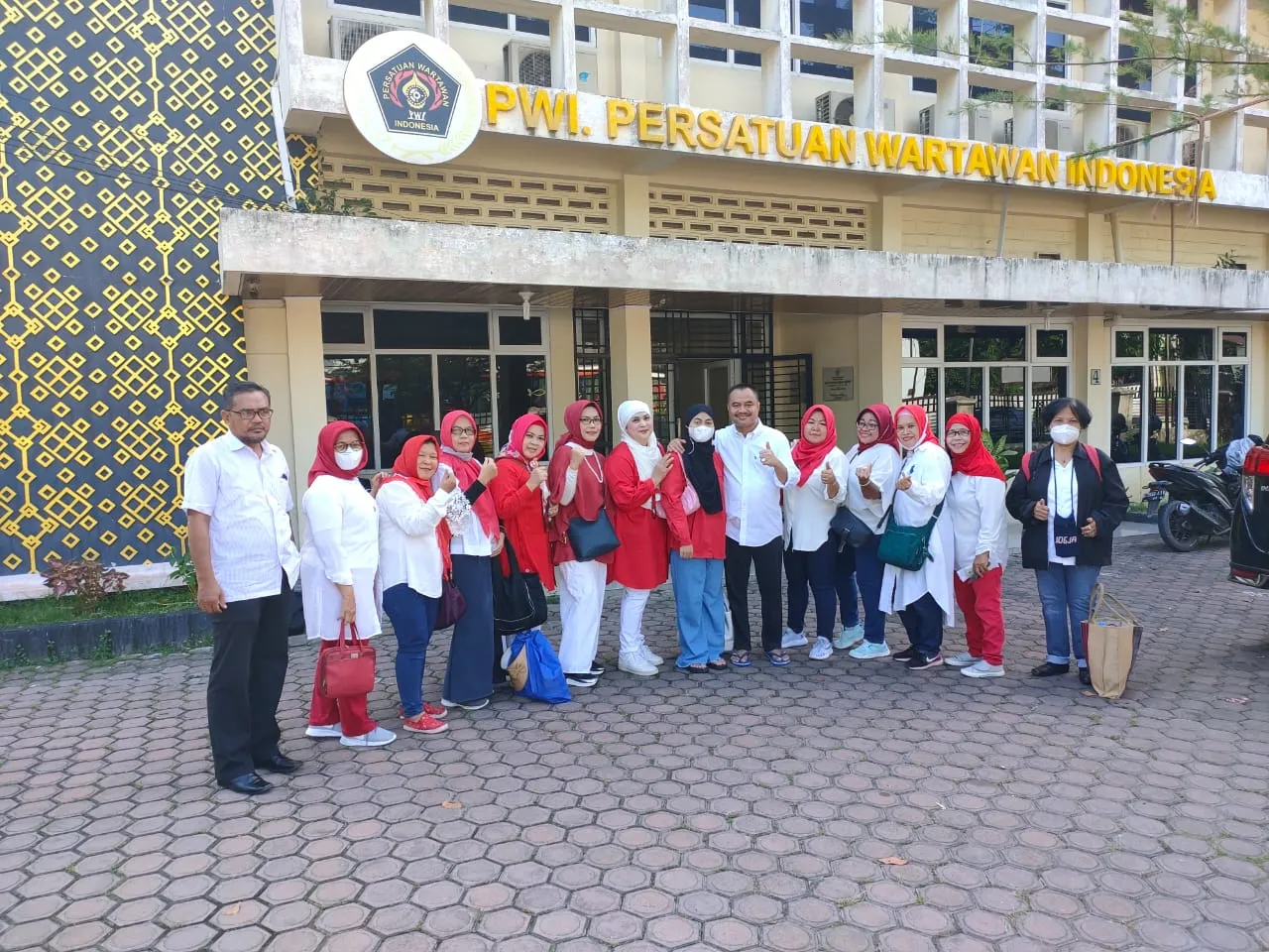 Ketua PWI Sumut Lepas Family Gathering IKWI