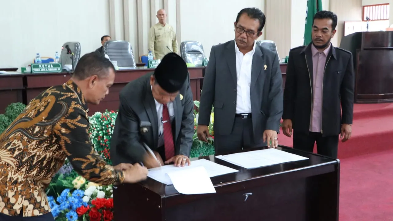 Bupati dan Ketua DPRD Simalungun Tandatangani Nota Kesepakatan Bersama KUA PPAS APBD  TA 2023.