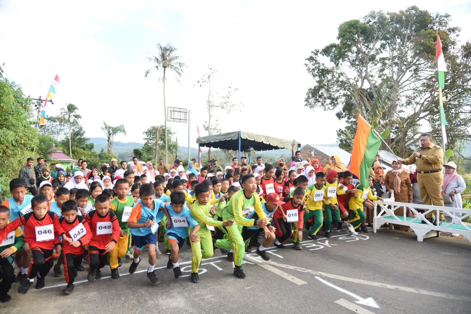 HUT RI Ke-77, Bupati Tapsel Lepas Ratusan Peserta Lomba Lari 3 K