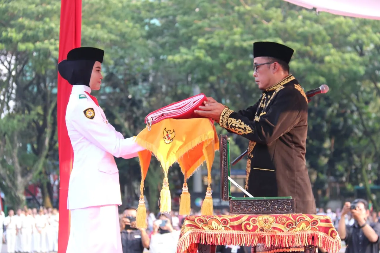 Upacara Penurunan Bendera Merah Putih Di Lap. Benteng Medan Lancar