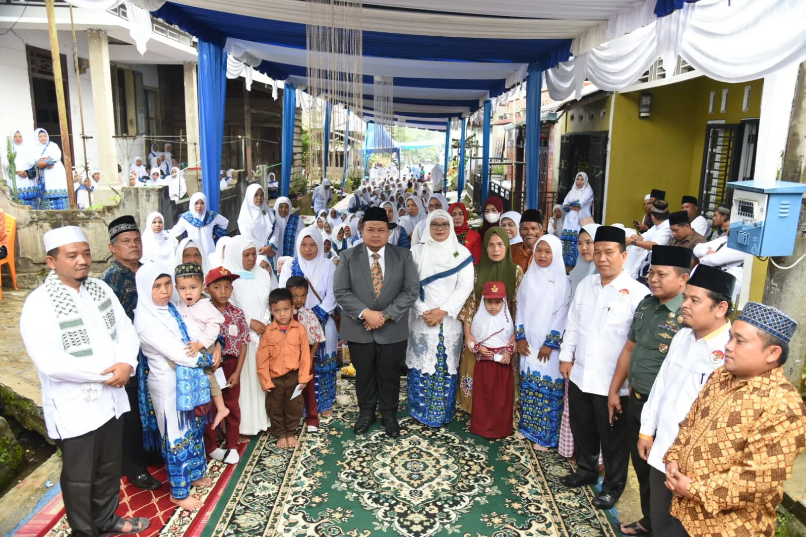 Bupati Tapsel Ajak Warga Manfaatkan Lahan Tanam Bawang Merah