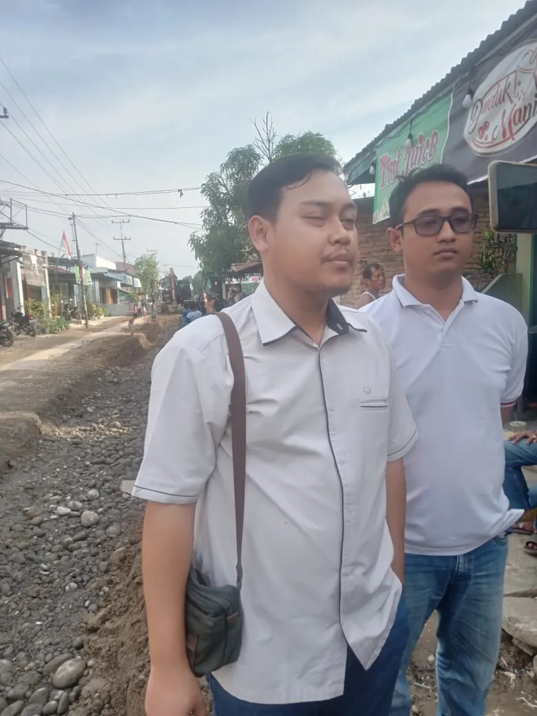 PT Hutama Karya Laksanakan Pengaspalan Jalan