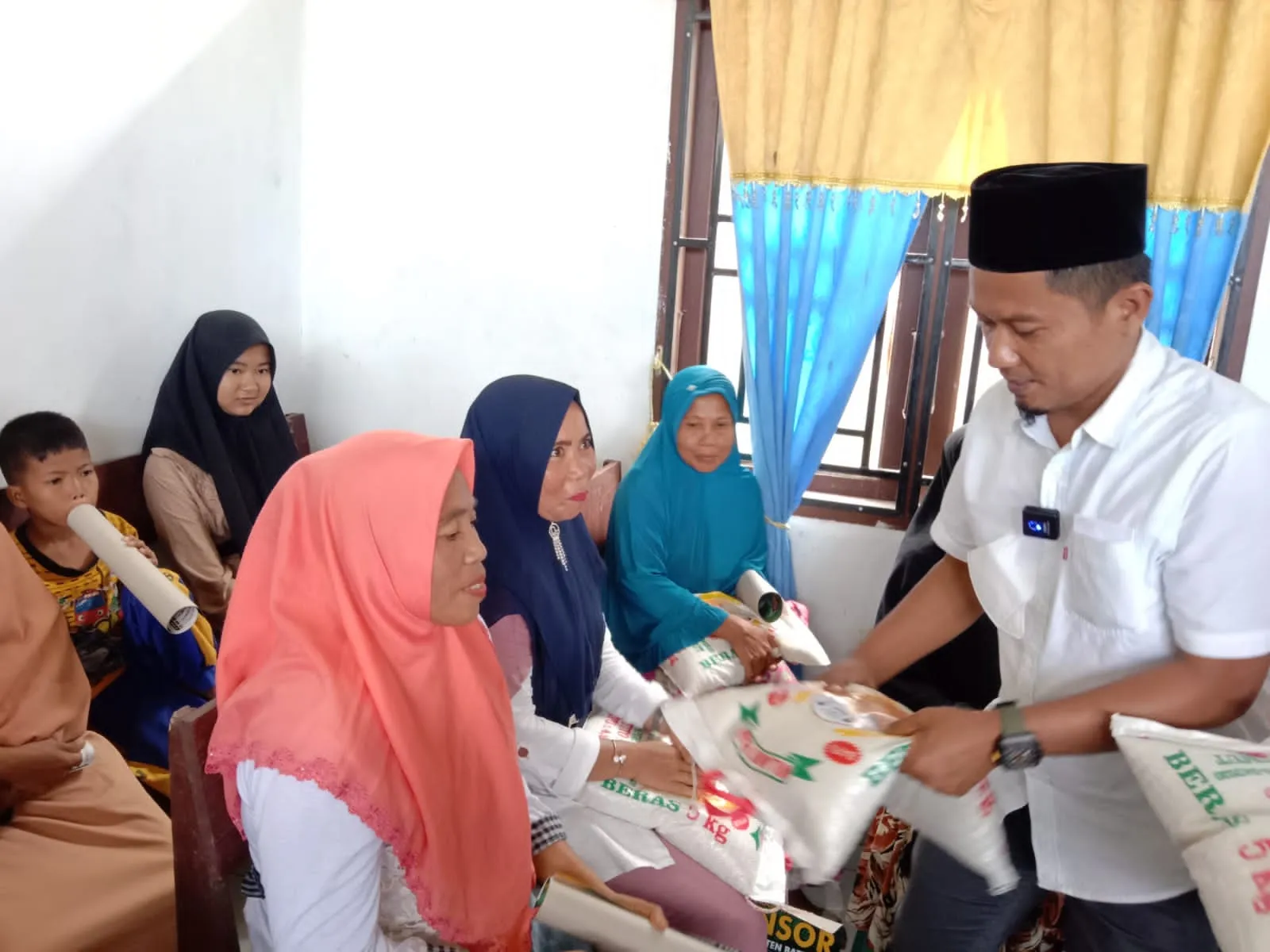 Dampak Naik Harga BBM, Kadin Batubara Salurkan Sembako