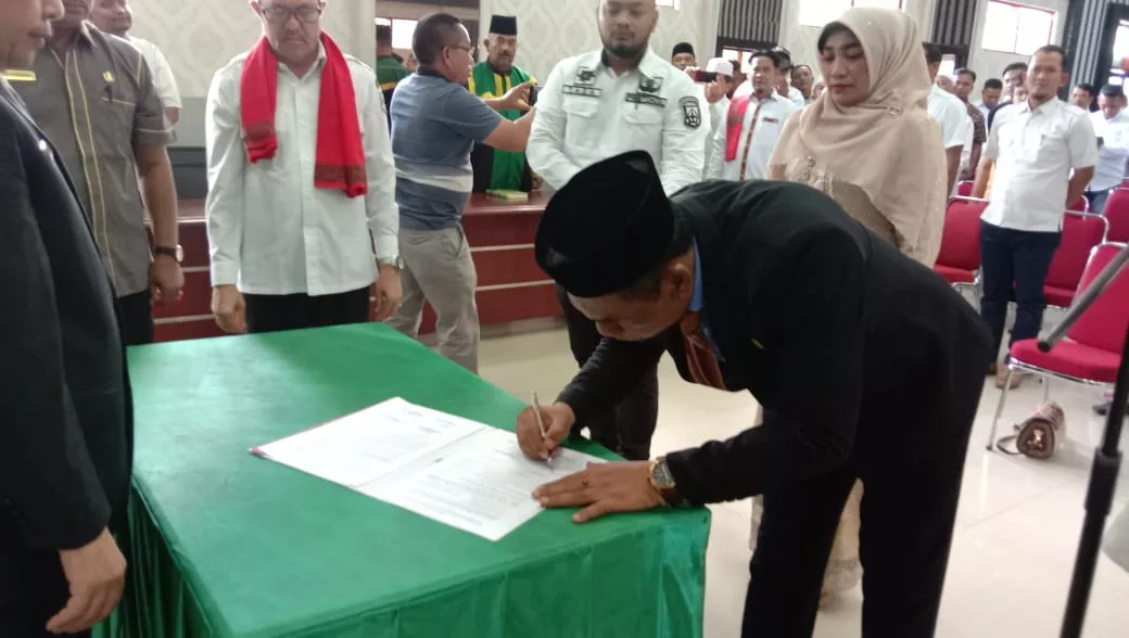Bupati Agara Kukuhkan Dua Kadis Baru
