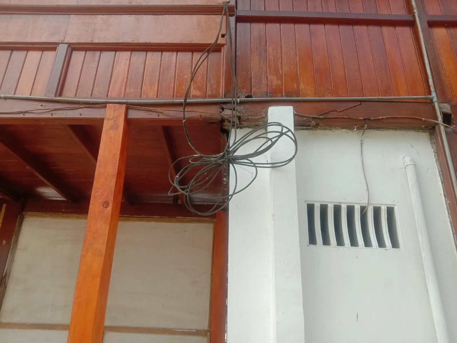 Kantor Camat Air Putih Bisa Ambruk