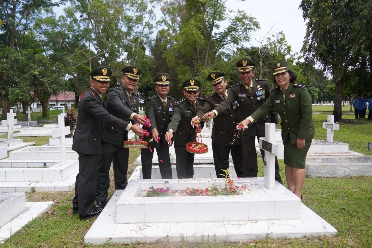 Jelang HUT Ke-77 TNI, Jajaran TNI Wilayah Siantar Dan Simalungun Ziarah Di TMP