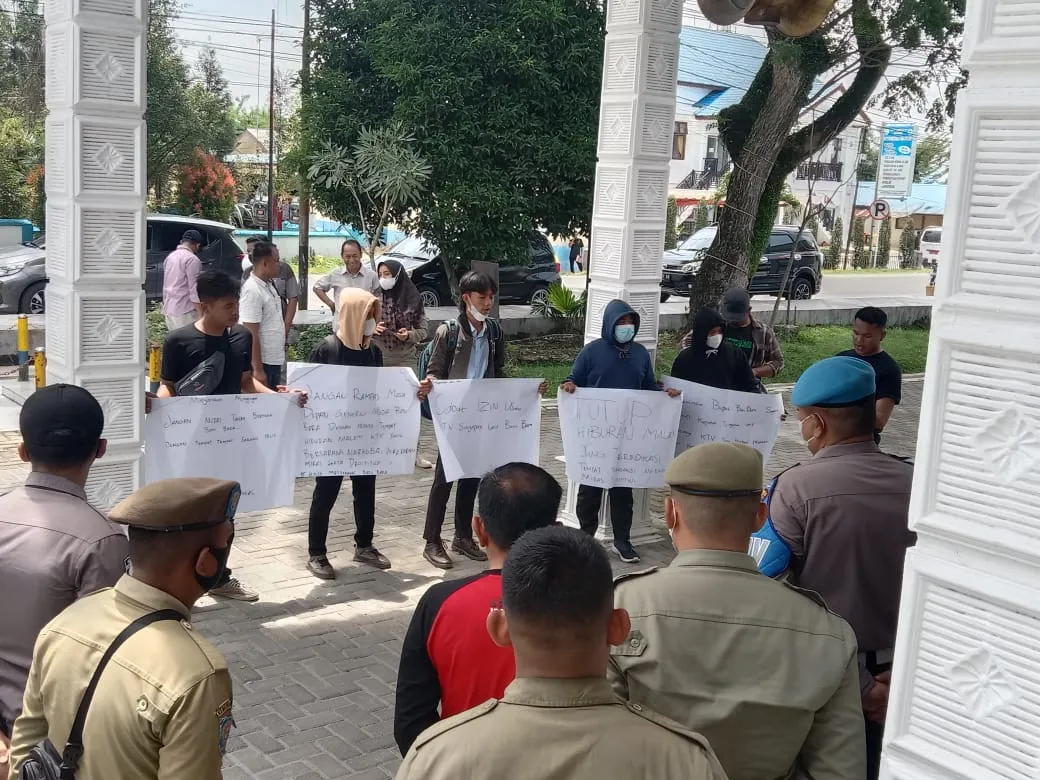 DPD KOMUNAL Gelar Aksi Damai Dikantor Perijinan Batu Bara