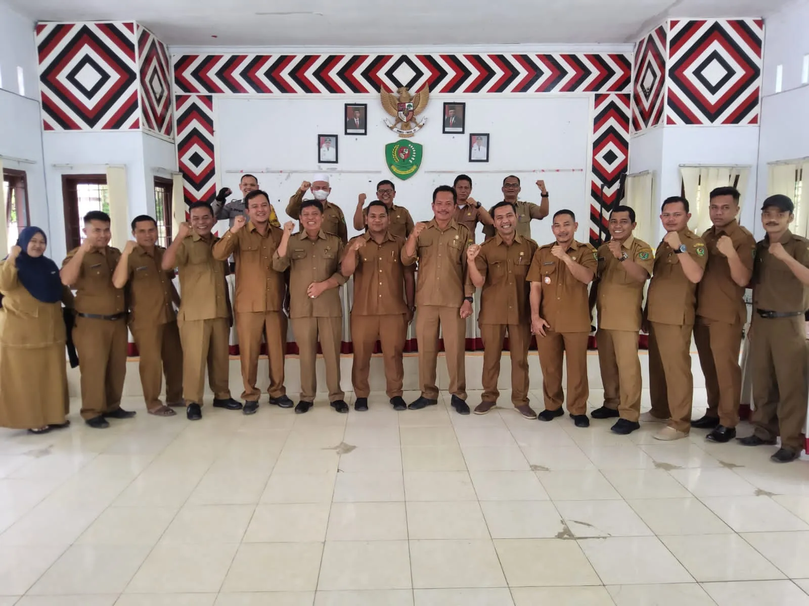 Camat Angkola Barat Ajak Aparatur Desa Optimalkan Kinerja