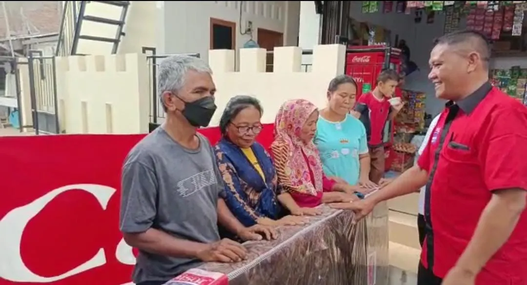 Caisar Springbed Bantu 6 Pedagang Korban Kebakaran Jamin Ginting