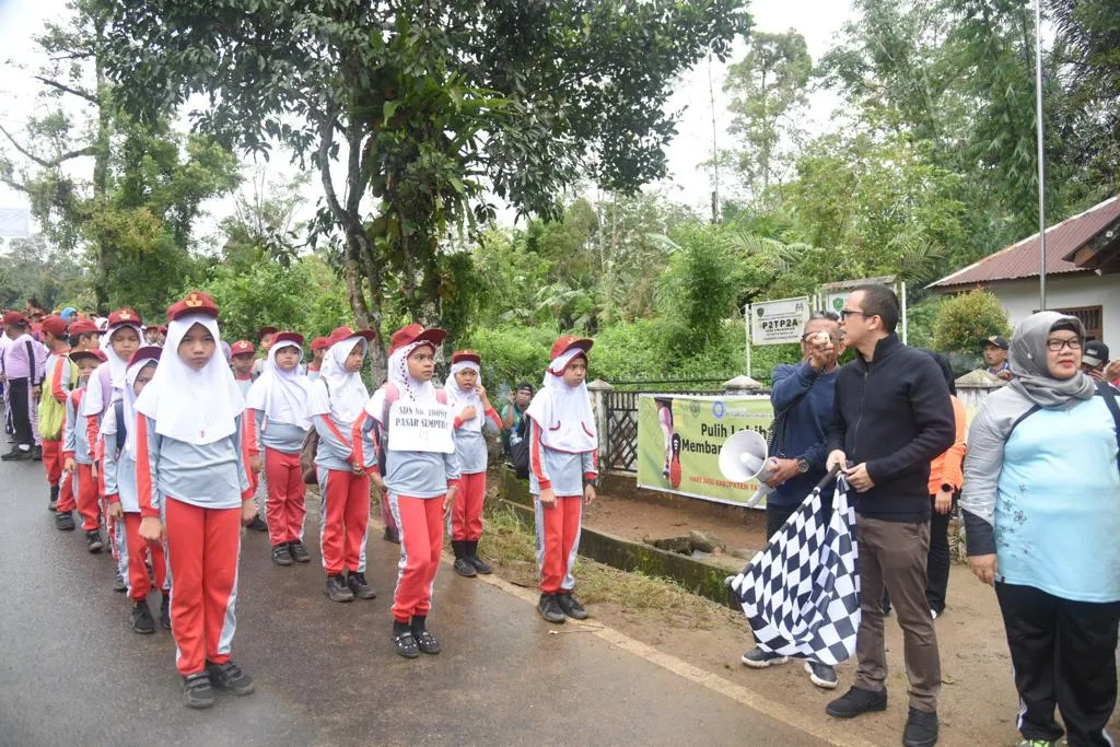 Semarak HUT Tapsel Ke-72, Ratusan Masyarakat Tapsel Ikuti Jalan Santai