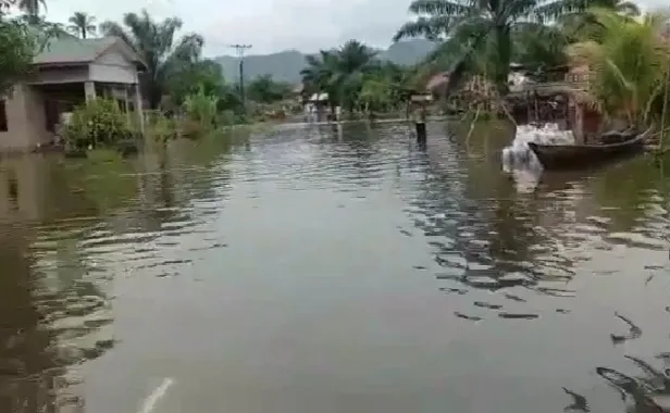 Banjir Rendam Ratusan Rumah Di Angkola Sangkunur Masih Bertahan