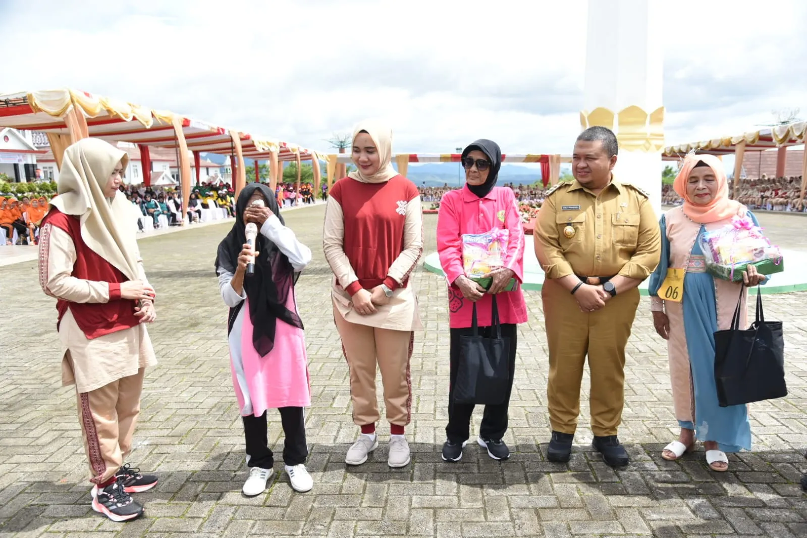 Semarakkan HUT Tapsel, Pemkab Gelar Perlombaan Senam dan Fashion Show Lansia