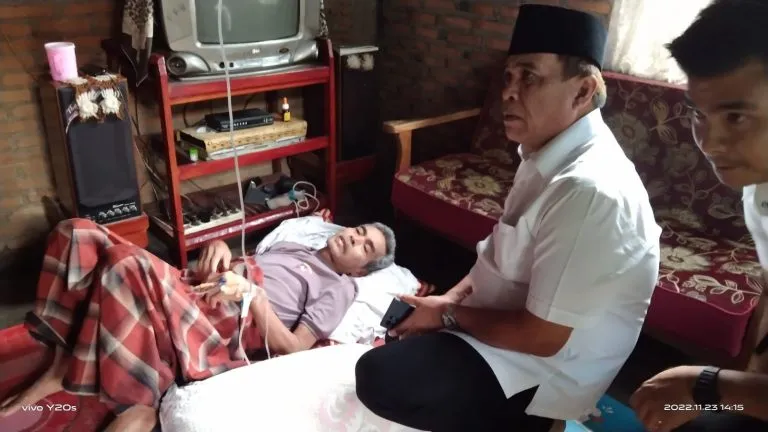 Bupati Madina Bantu Penderita Tumor Melalui Dinas Sosial