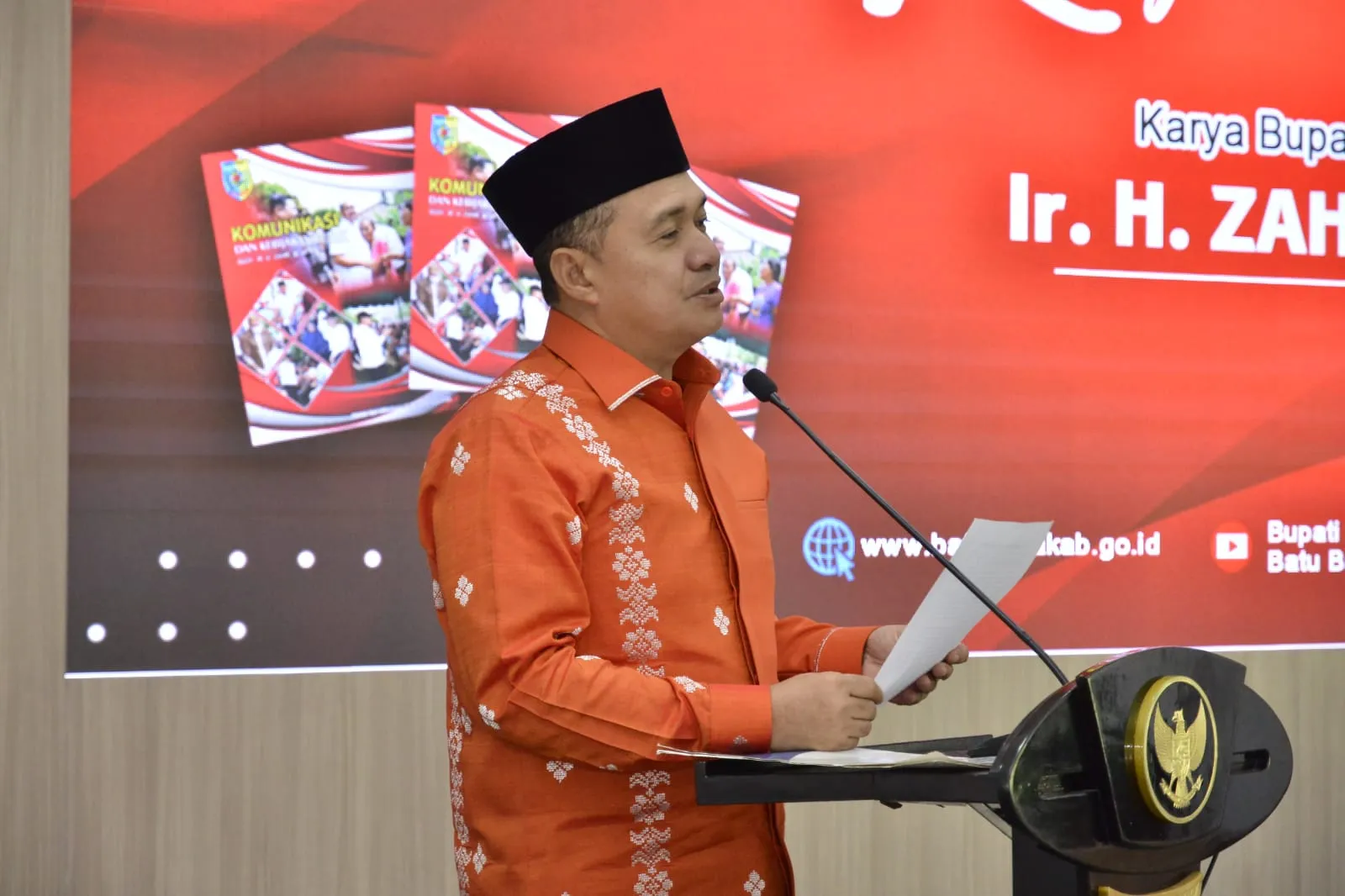 Bupati Zahir Luncurkan Buku Komunikasi dan Kebijakan Publik