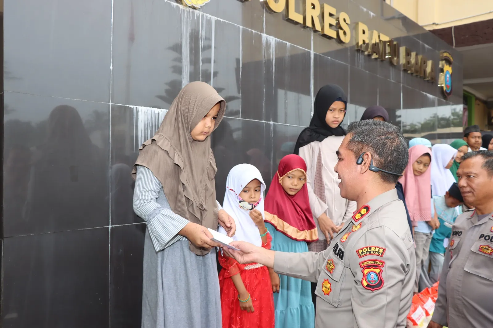 HUT Satpam Ke -42 , Polres Batu Bara Santuni Anak Yatim
