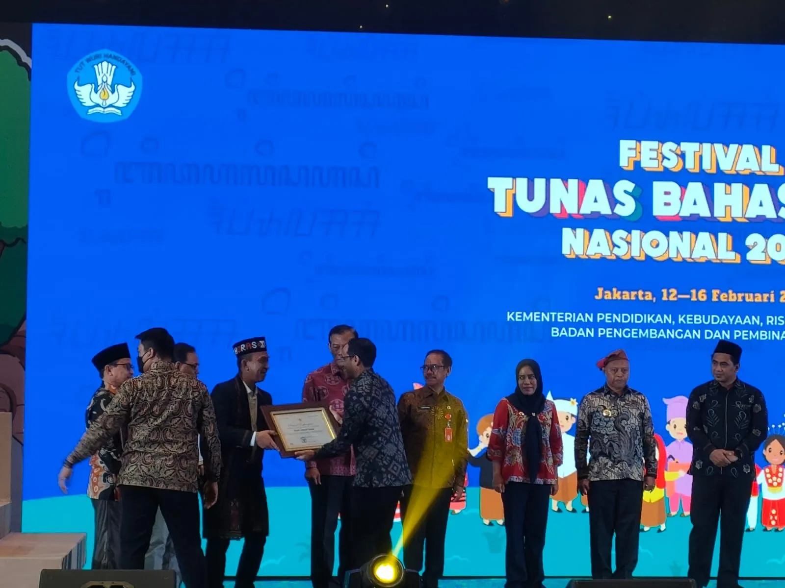 Pemkab Tapsel Terima Penghargaan Mendikbud Ristek