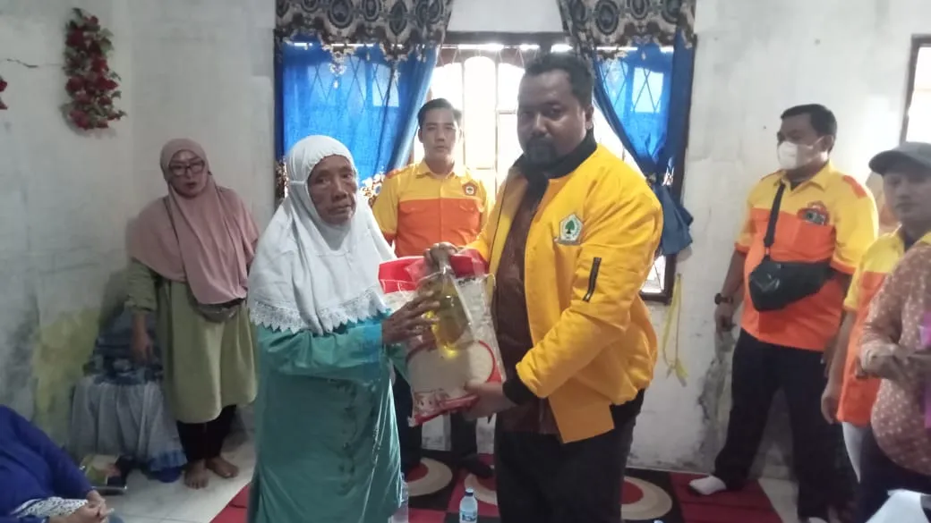 Helmax Alex Tampubolon Berikan  Ratusan Paket Sembako Warga Belawan