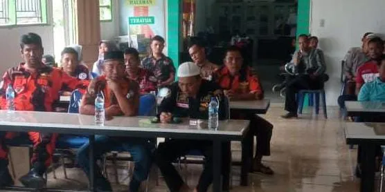 Kades Dan Babinkamtibmas Ofa Padang Mahondang Damaikan Pertengkaran Warga