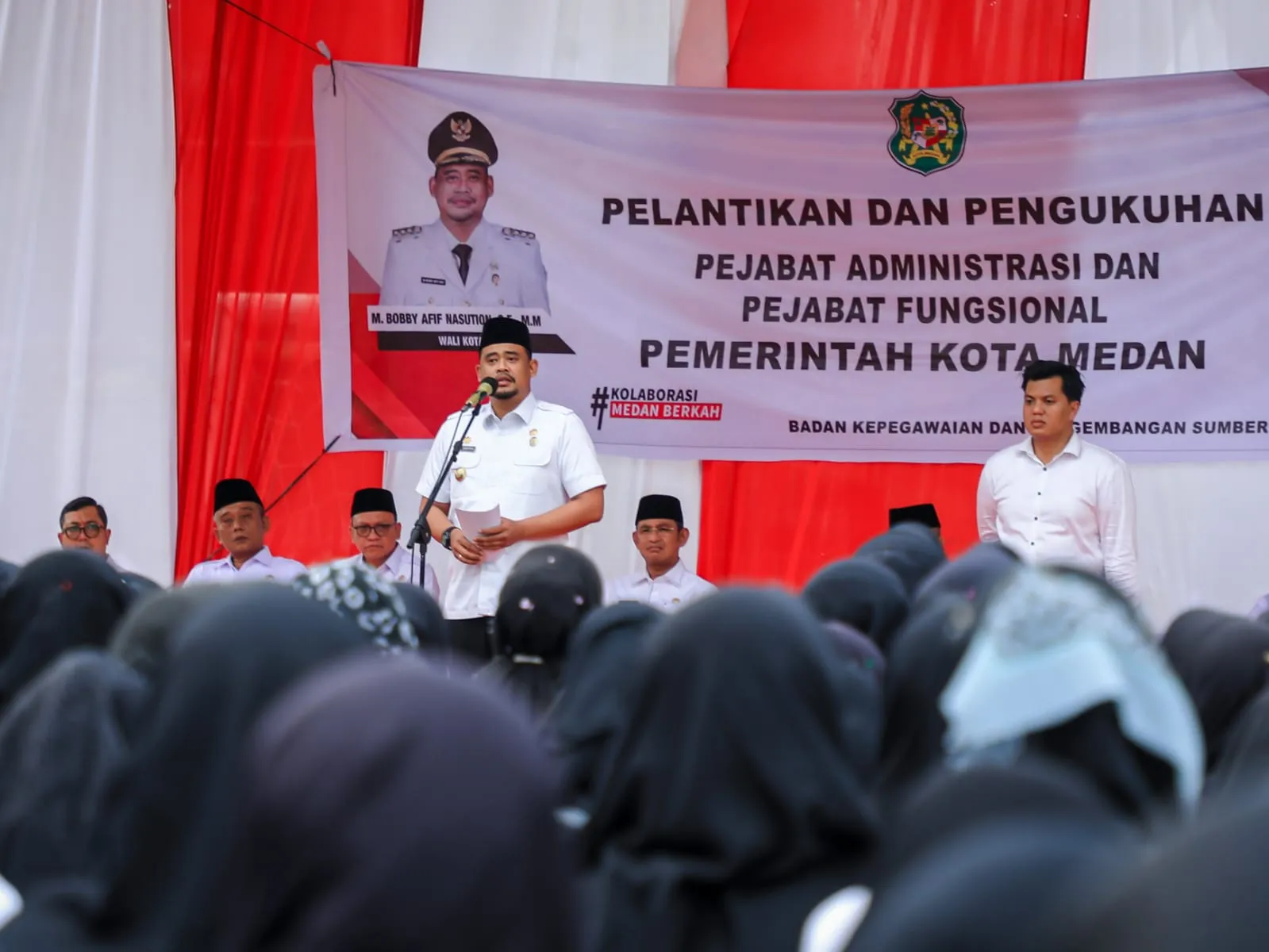 Wali Kota Medan Lantik Kepala Sekolah dan Kepala Puskesmas