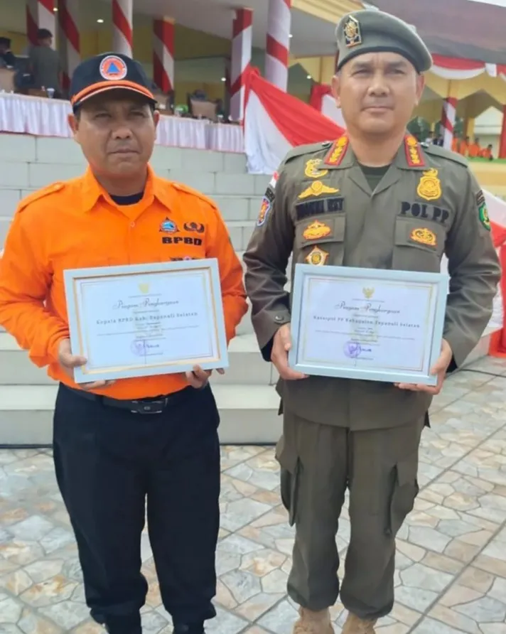BPBD - Satpol PP Tapsel Dapat Penghargaan Dari Gubsu