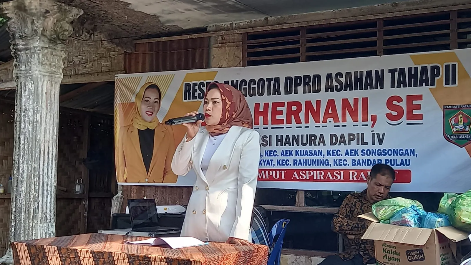 Juli Hernani Saat Reses Santuni Anak Yatim Piatu