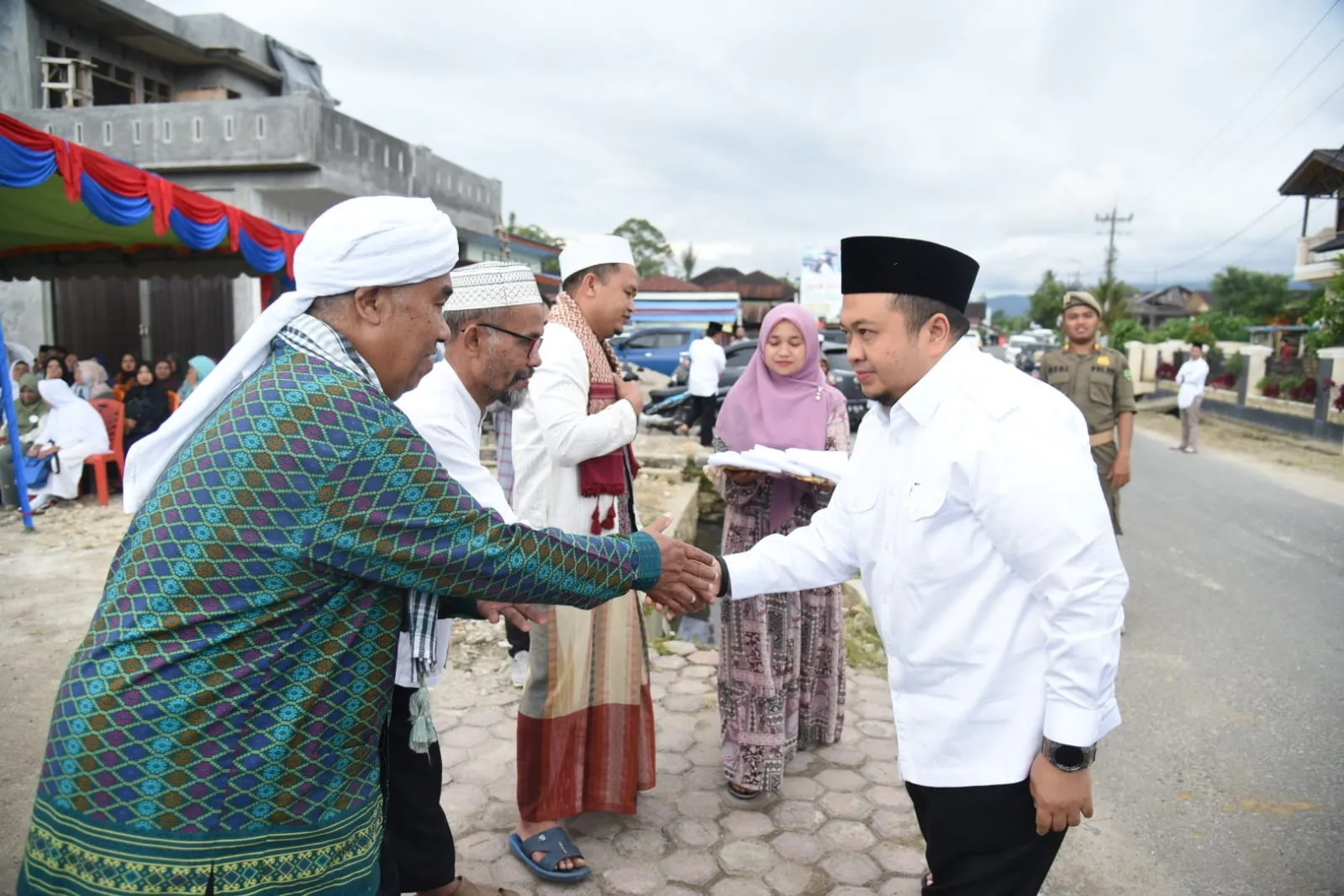 Bupati Tapsel Safari Ramadhan, Ajak Warga Jaga Kekompakan