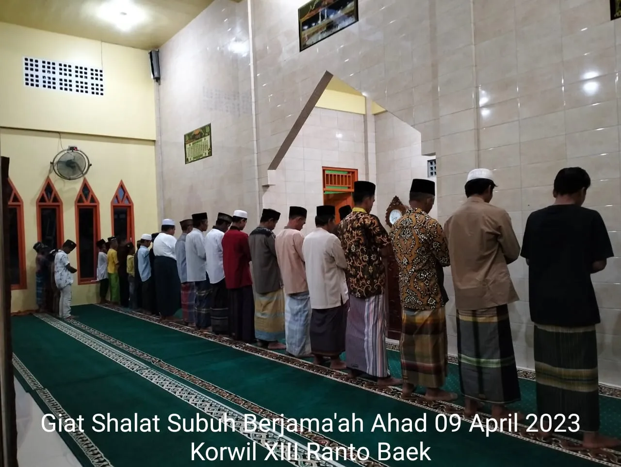 Suasana Shalat Subuh Berjamaah Di Rantobaek