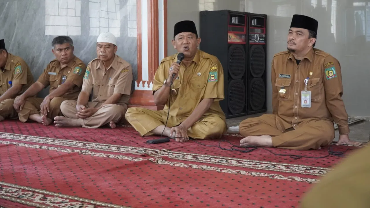 Usai Jadi Imam Syah Afandin Isi Tausiyah 