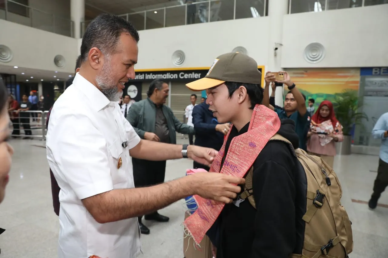 Wagubsu Bersama BP2MI Sambut Kepulangan PMI di Kualanamu