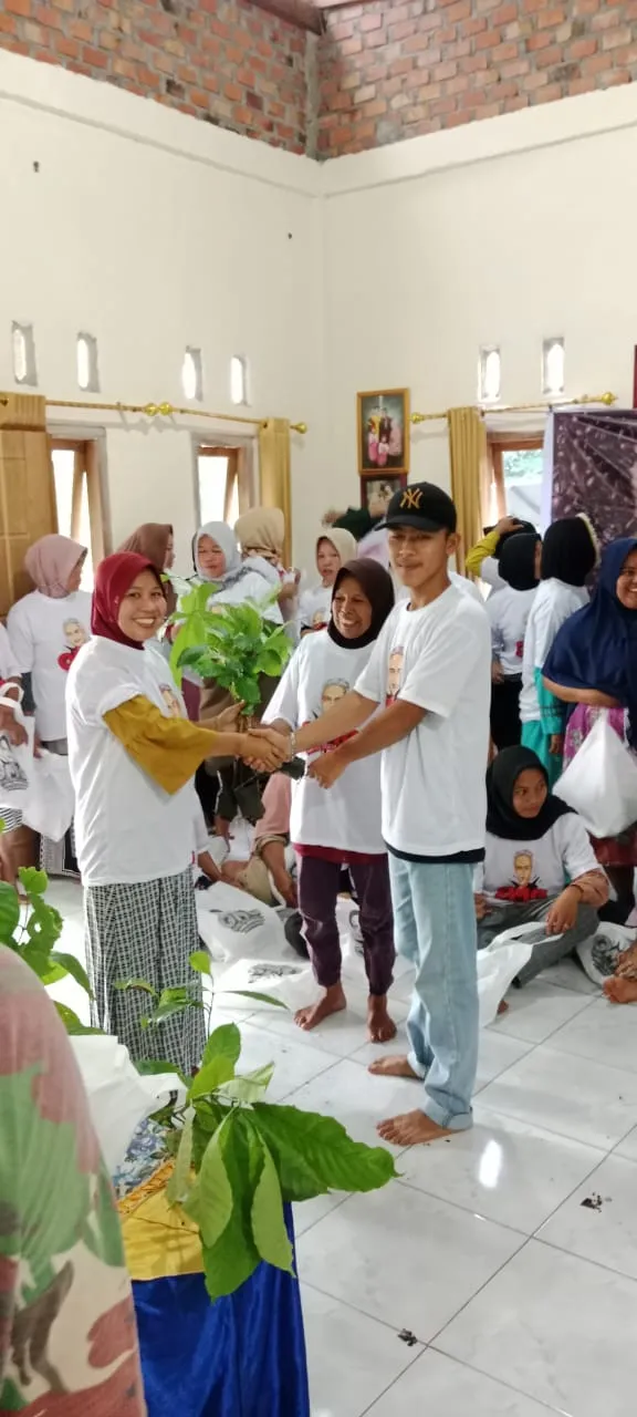 OMG Beri Edukasi Pemeliharaan Sekaligus Bagikan Bibit Kopi Rubusta Kepada Masyarakat di Lahat