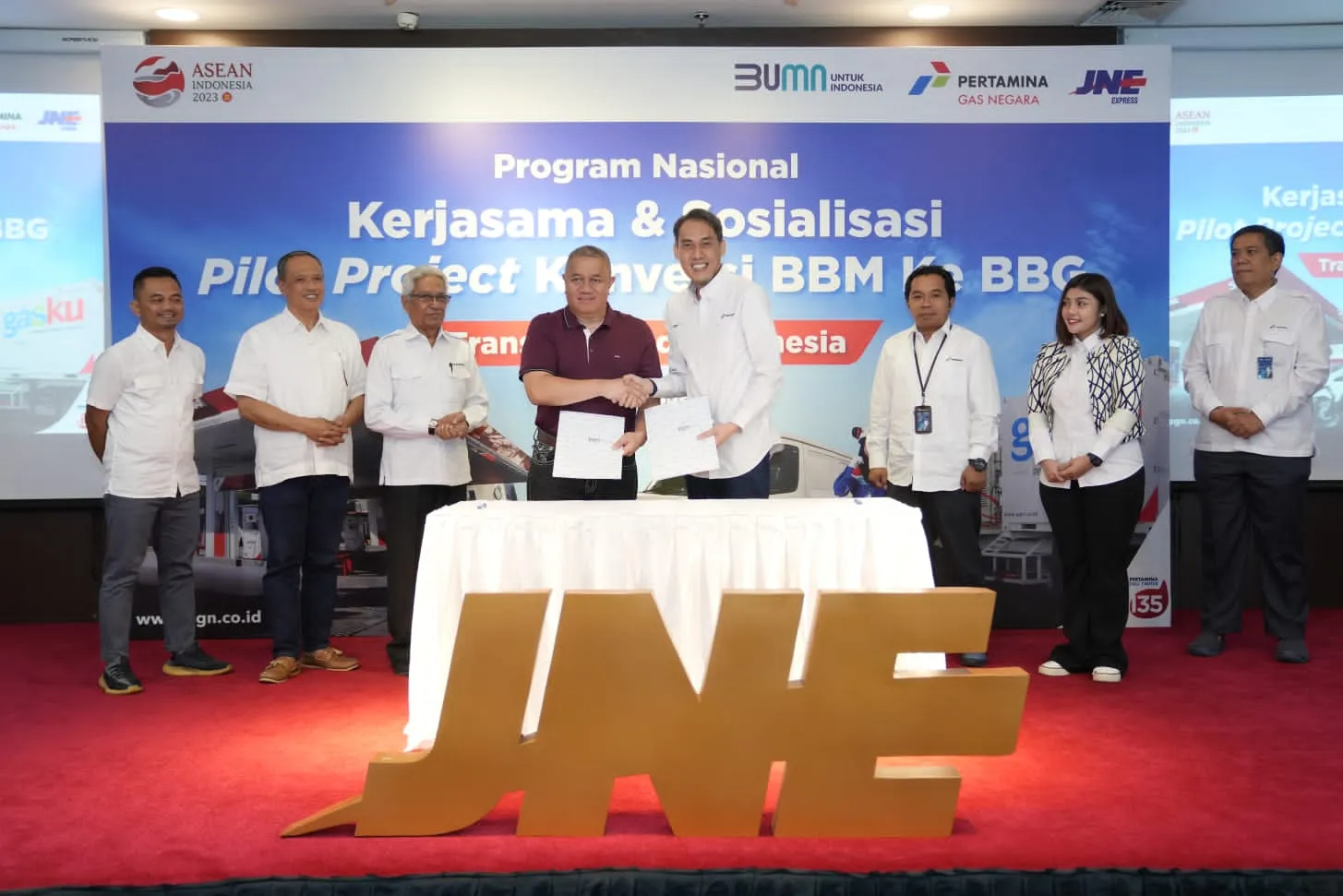 PGN Gandeng JNE Implementasikan Konversi BBG untuk Efisiensi Kendaraan Logistik